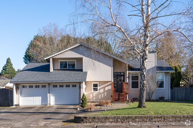 You will find homes with beautiful lawns throughout the Burton Ridge neighborhood.