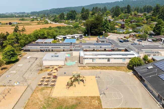 Jacoby Creek Elementary School has a student teacher ratio of 24 to 1.