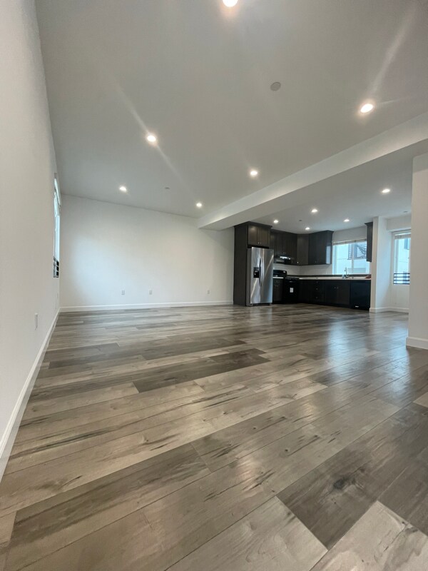 14211 Gilmore St, Los Angeles, CA 91401