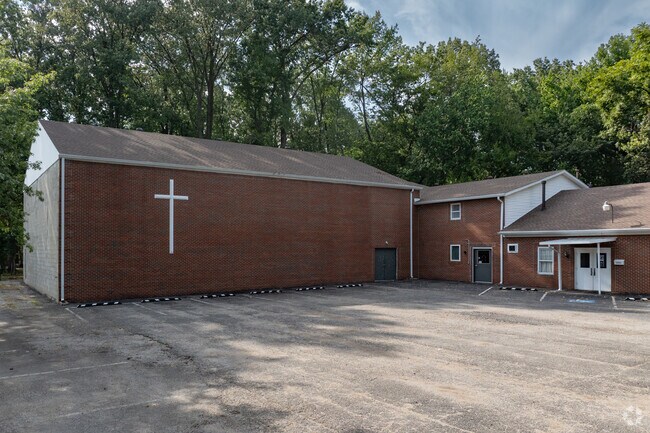Riverview Adventist Christian Academy has a 16 to 1 student to teacher ratio.