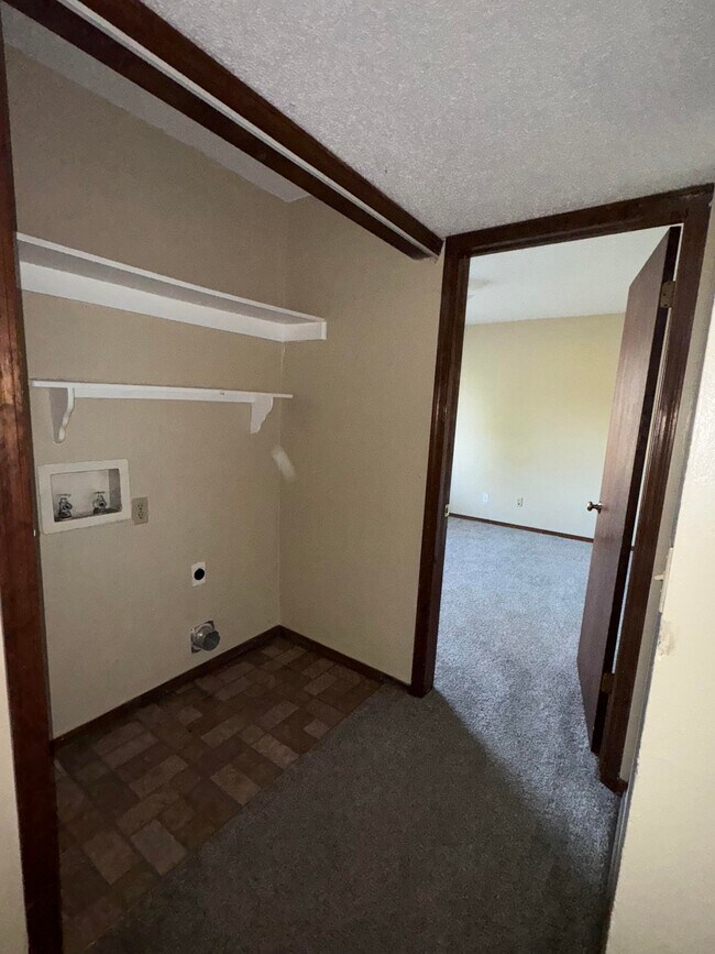 702 NE 11th St, Moore, OK 73160 - photo 4