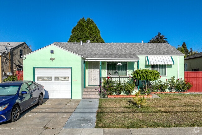 Single-story and two-story homes in Davis Tract feature beautiful colors.