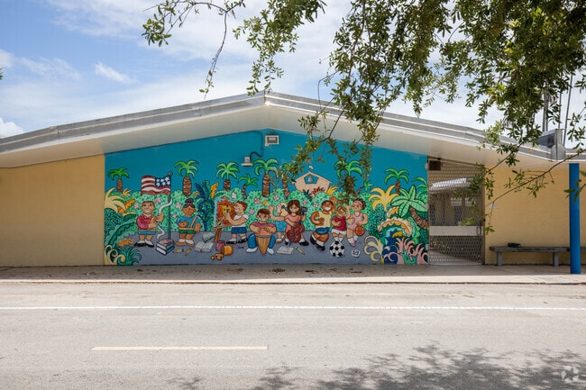 Palmetto Elementary School boasts vibrant murals adorning its exterior.