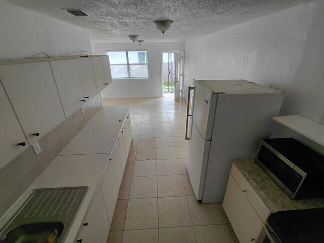 1404 NW 60th St unit 1406 nw 60 st, Miami, FL 33142 - photo 7