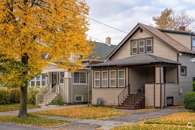 Homes in Kenfield are usually sold just a few percent above listing price.