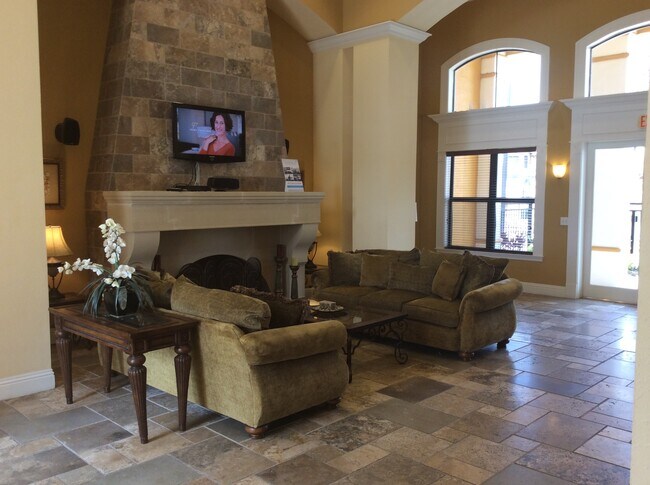 8351 38th Street Cir E unit 305, Sarasota, FL 34243 - photo 6