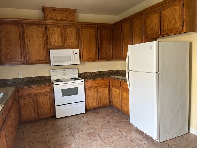 1814 E Iowa Rd, Edinburg, TX 78542 - photo 2