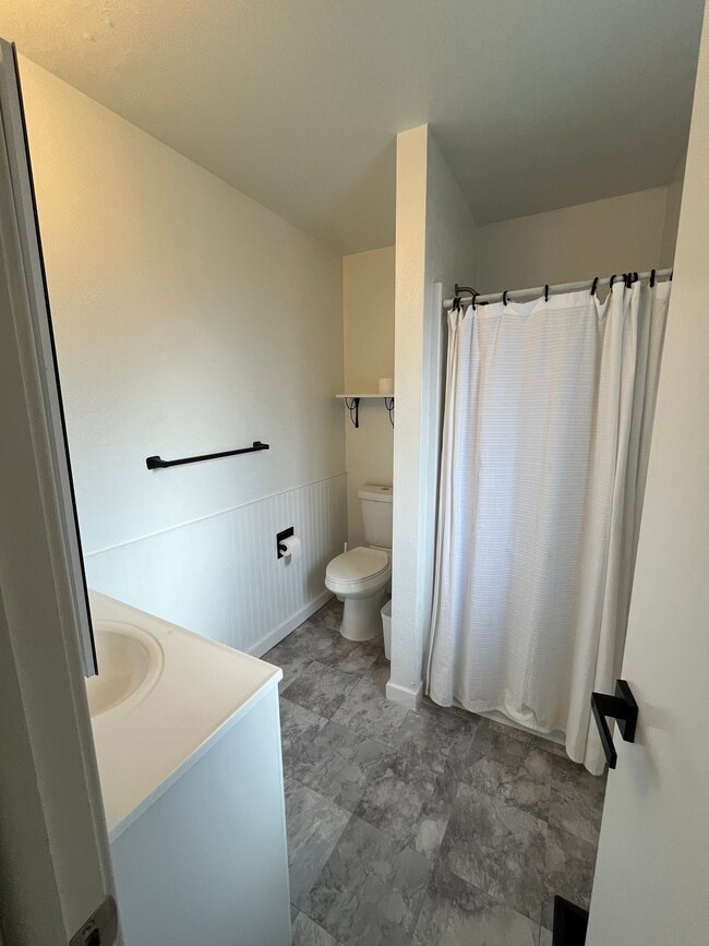 2122 Colonial Ln unit Upstairs, Pocatello, ID 83201 - photo 6