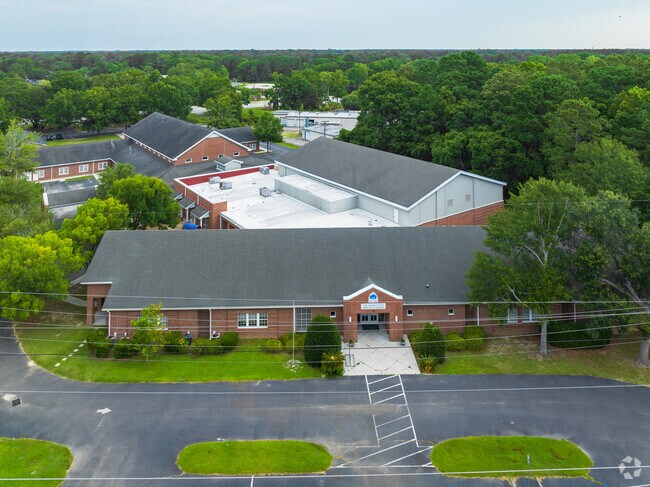 The Charleston Christian School is an easy commute off of Bees Ferry Road in West Ashley, SC.
