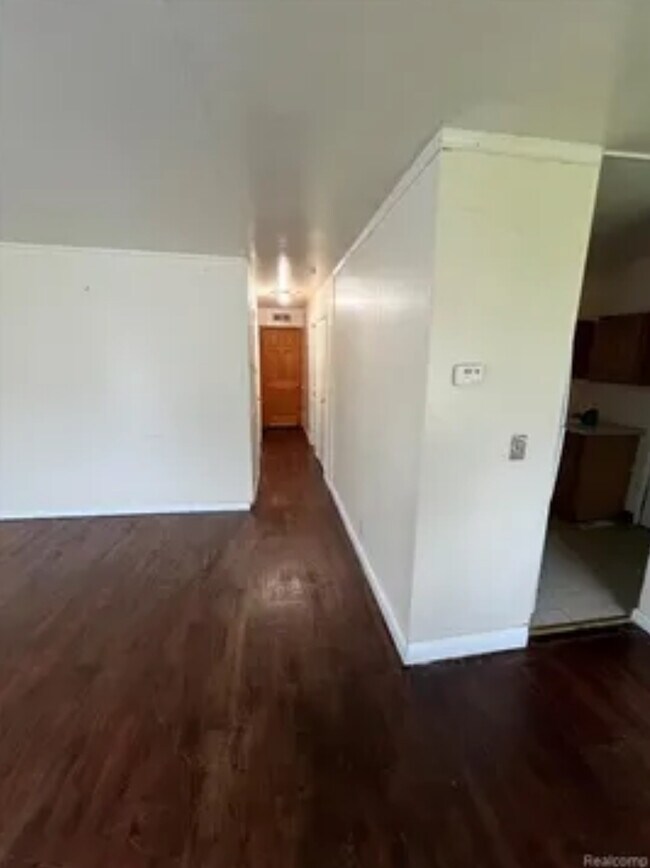 6832 Cornell St, Taylor, MI 48180 - photo 2