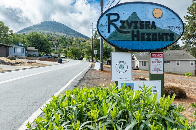 Soda Bay homes on the slope of Mount Konocti are in an HOA named Riviera Heights.