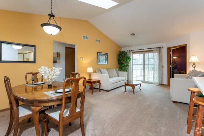 Canopy Collection - Canopy Pines, Madison, WI 53704 - photo 2