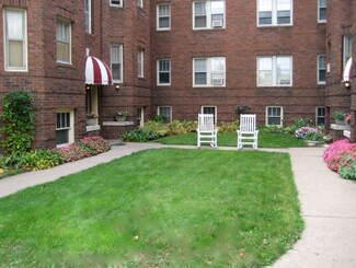 894 St Clair Ave, Saint Paul, MN 55105