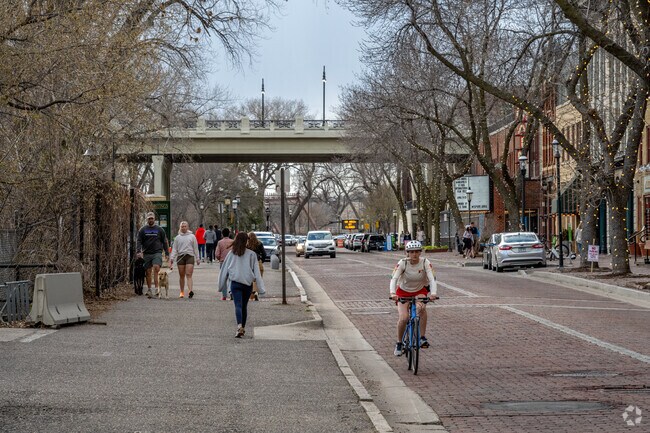 Walk, run, or ride, Marcy-Holmes residents enjoy traveling along SE Main St.