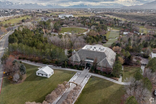 Ashton Gardens in Thanksgiving provides over 50 acres of green spaces.