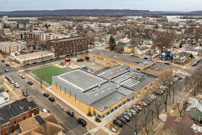 School of Technology and Arts I is a public school with a large campus.