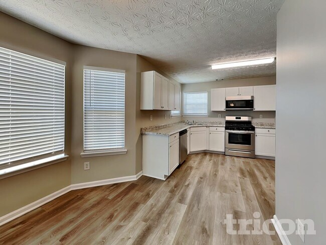 305 Sarasota Ln, Locust Grove, GA 30248 - photo 5