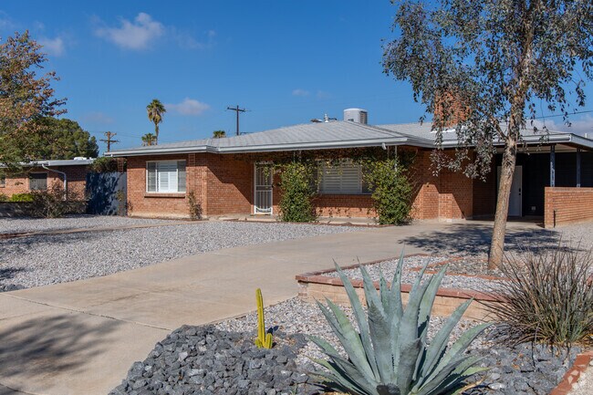 Ivy leaves wrap around trellises at a home in the Duffy neighborhood.