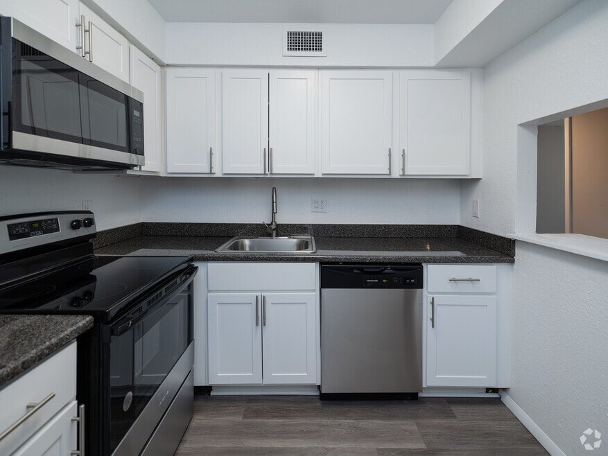 1BR, 1BA - 720SF -Kitchen