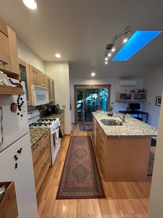 1843 Rebecca Ave Unit 1, Hood River, OR 97031