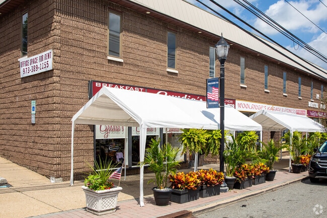Totowa locals enjoy hearty breakfasts at Cyndia’s.