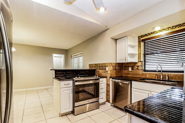 5503 Bluejay Ln, Tampa, FL 33625 - photo 5