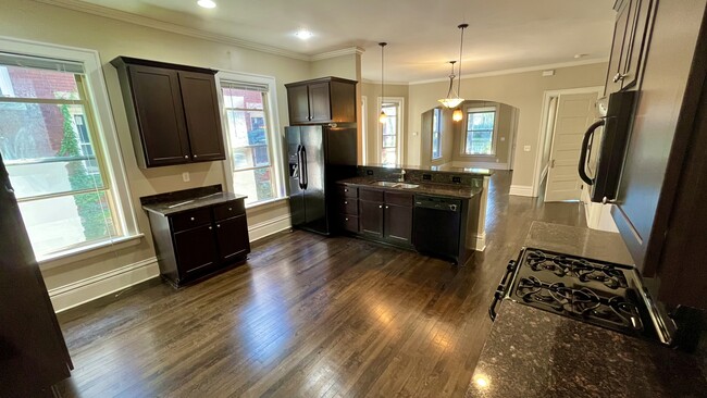 Large & Spacious Kitchen