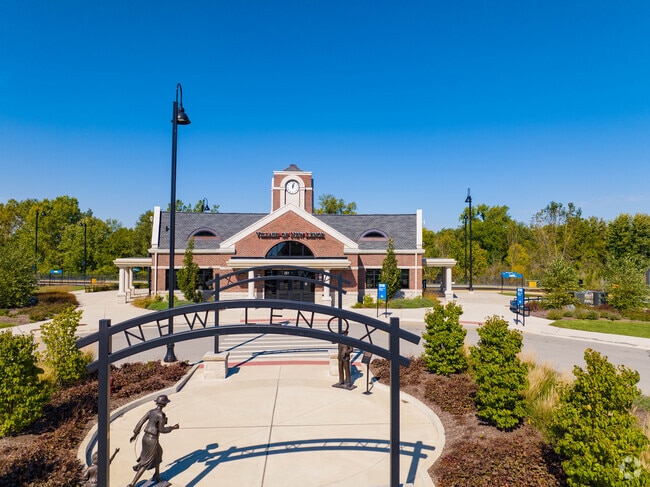 The New Lenox Metra Station has an open-air waiting area and a 1,000-space parking facility.