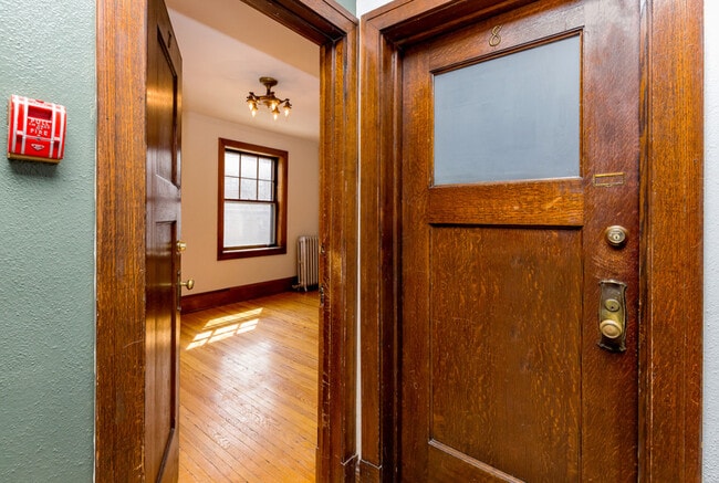 718 E 18th St, Des Moines, IA 50316 - photo 3