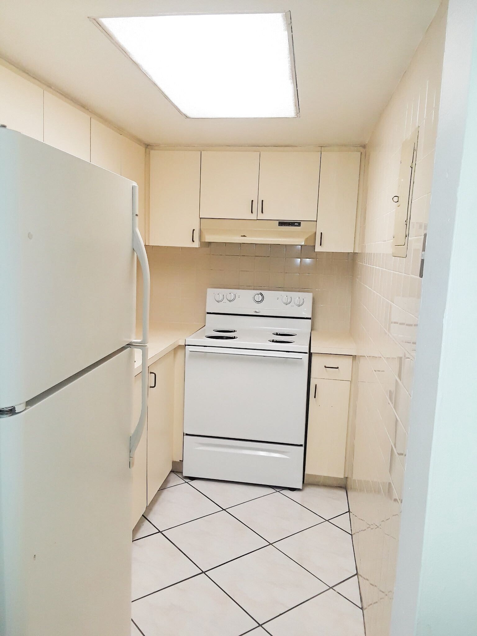 4841 NW 7th St unit 1094, Miami, FL 33126 - photo 1