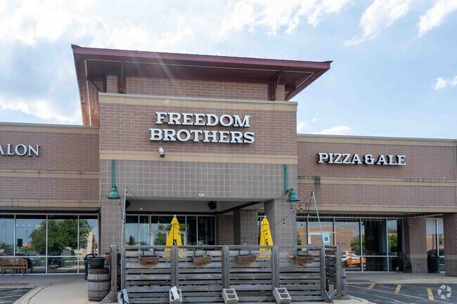 Near Saddle Creek Freedom Brothers Pizza has delicious pizza and other Italian cuisine.