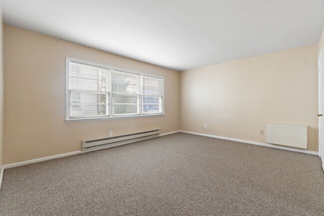 208 N Park St unit 2, East Orange, NJ 07017 - photo 3