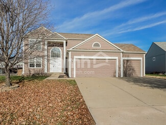 1860 W Fredrickson Cir, Olathe, KS 66061