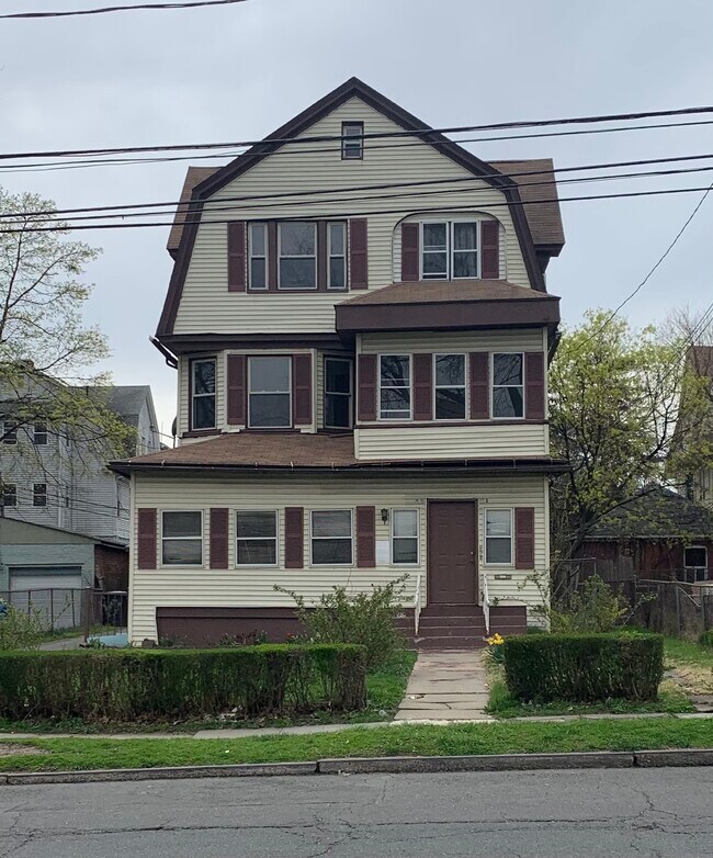 79 Blue Hills Ave Unit 1st Floor, Hartford, CT 06112