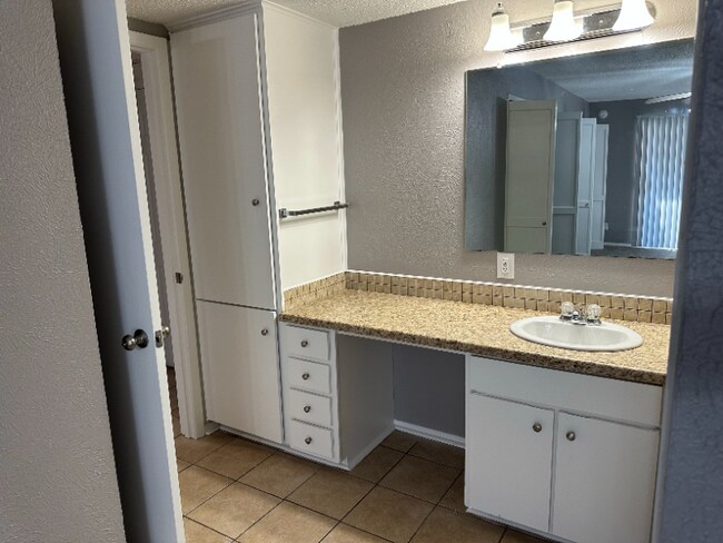 2114 E Marshall Ave unit 111, Longview, TX 75601 - photo 6