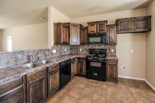 11421 SW 25th Terrace, Yukon, OK 73099 - photo 7