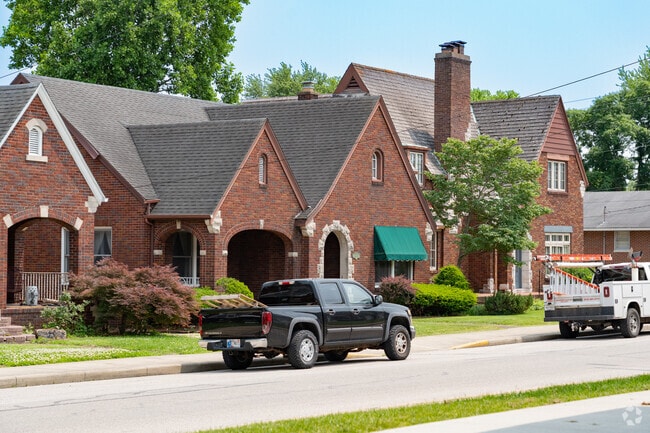 Near downtown Jasper, you can find Queen Anne, Tudor, and bungalow-style homes.