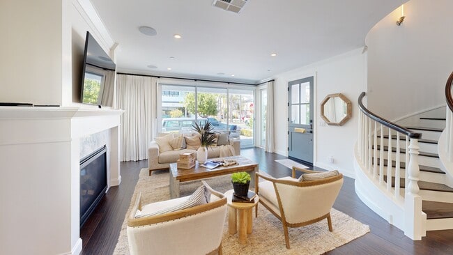 126 Ruby Ave, Newport Beach, CA 92662 - photo 2