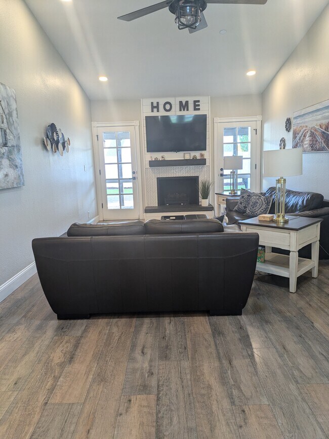 8879 E Friess Dr unit Main house, Scottsdale, AZ 85260 - photo 3