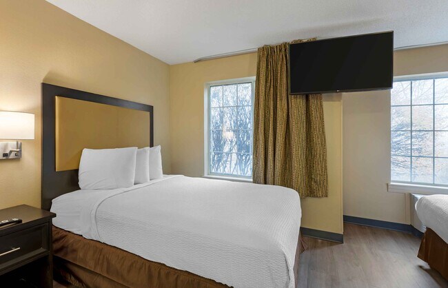 11252 Lone Eagle Dr, Bridgeton, MO 63044 - photo 6