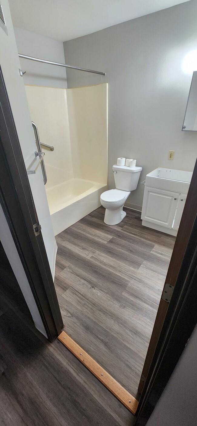 524 N Grant St unit 1, Blue Earth, MN 56013 - photo 6