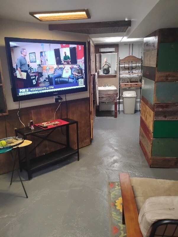 807 E 14 Mile Rd, Clawson, MI 48017 - photo 1