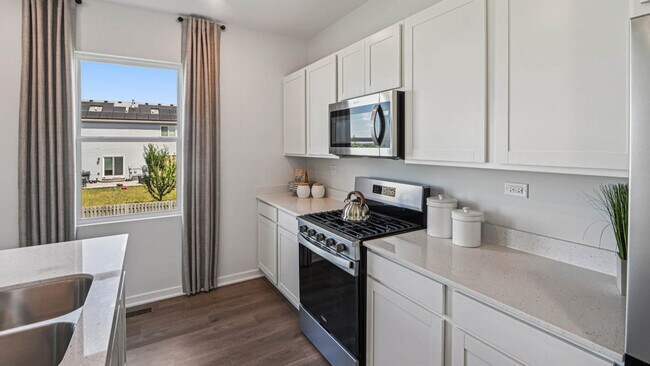 967 Sapphire Ln, Montgomery, IL 60538 - photo 6