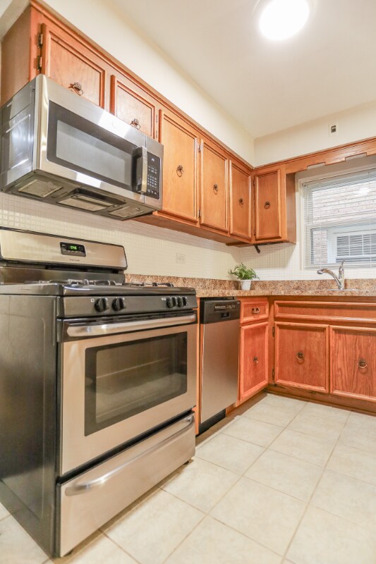 8614 W Berwyn Ave Unit 3, Chicago, IL 60656