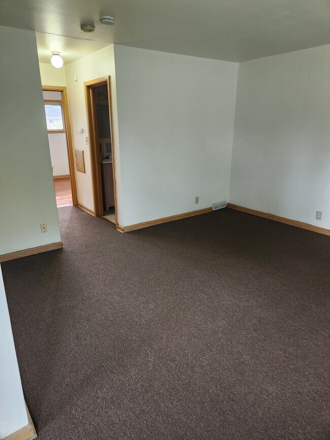 7223 W Lakefield Dr unit 3, Milwaukee, WI 53219 - photo 4