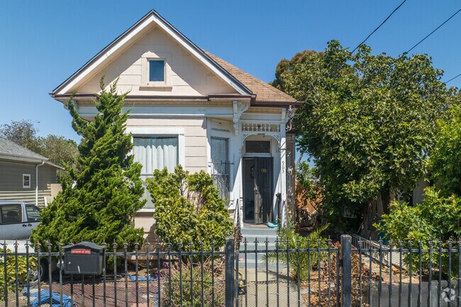 The Coliseum neighborhood features tidy homes with character and charm.
