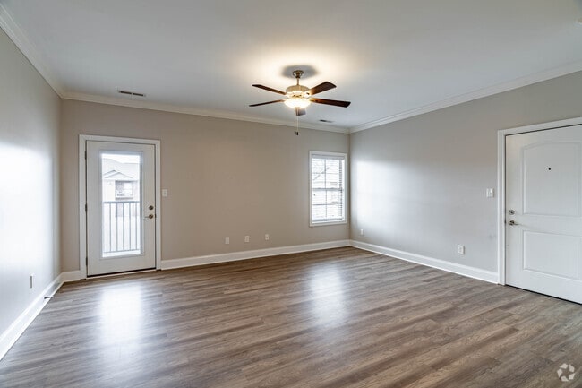 2BR, 2BA 1050SF Living Room