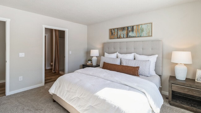 3005 Sweetwater Dr, Des Moines, IA 50320 - photo 2