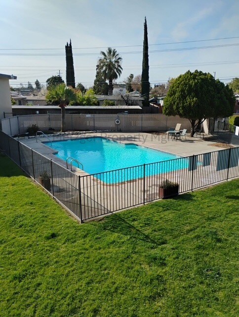 Yosemite Apartments, Manteca, CA 95337 - photo 4