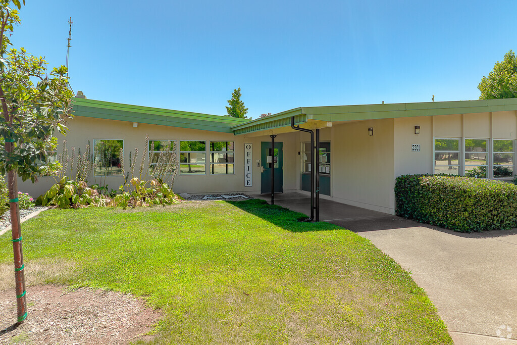 Cozy entrance welcomes you to Alta Mesa Elementary School.